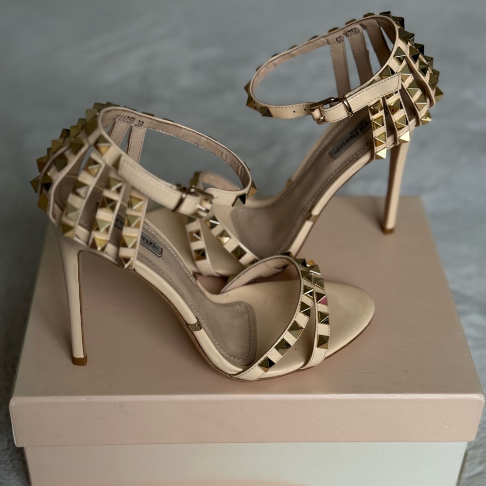 Gianni Renzi Couture Elegant Gold Studded Heels size 39 golden studs Beige color